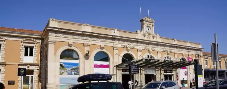 Gare de Narbonne : le guide pratique pour arriver et repartir