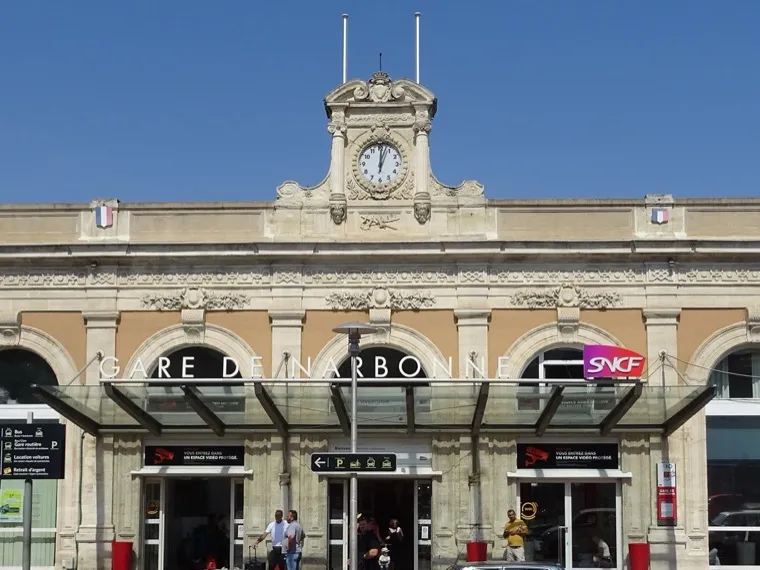 Entrée de la gare SNCF de Narbonne, où nous prenons en charge nos clients