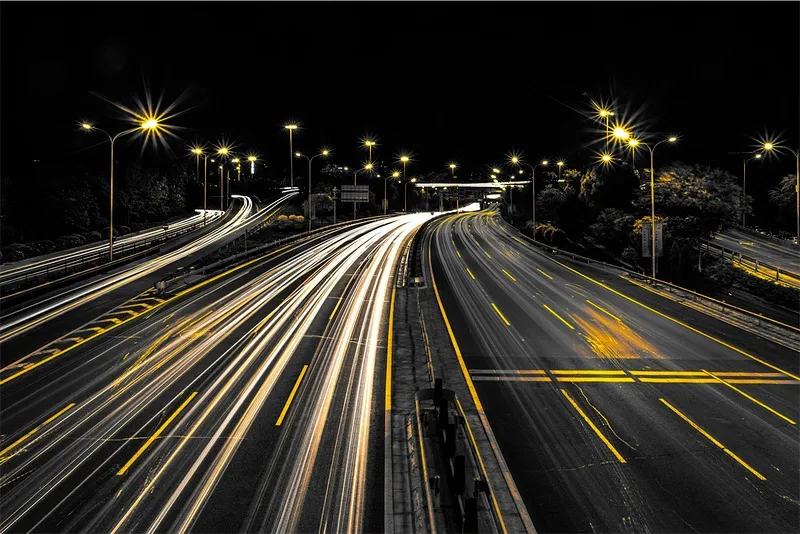 Autoroute de nuit, trajet en taxi longue distance